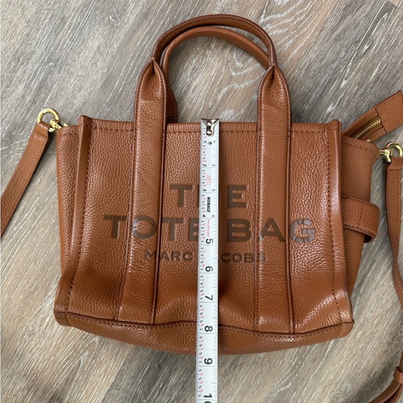 Marc Jacobs THE LEATHER SMALL TOTE BAG - Picture 5 of 16